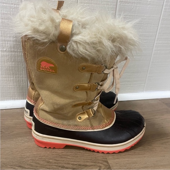 Sorel tan and gold Winter Boots with faux fur size 7 - Picture 3 of 13